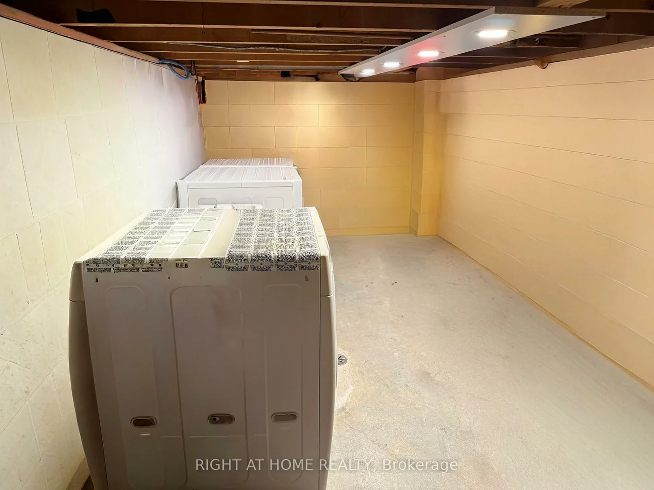 258, La Rose, Willowridge-Martingrove-Richview, Toronto