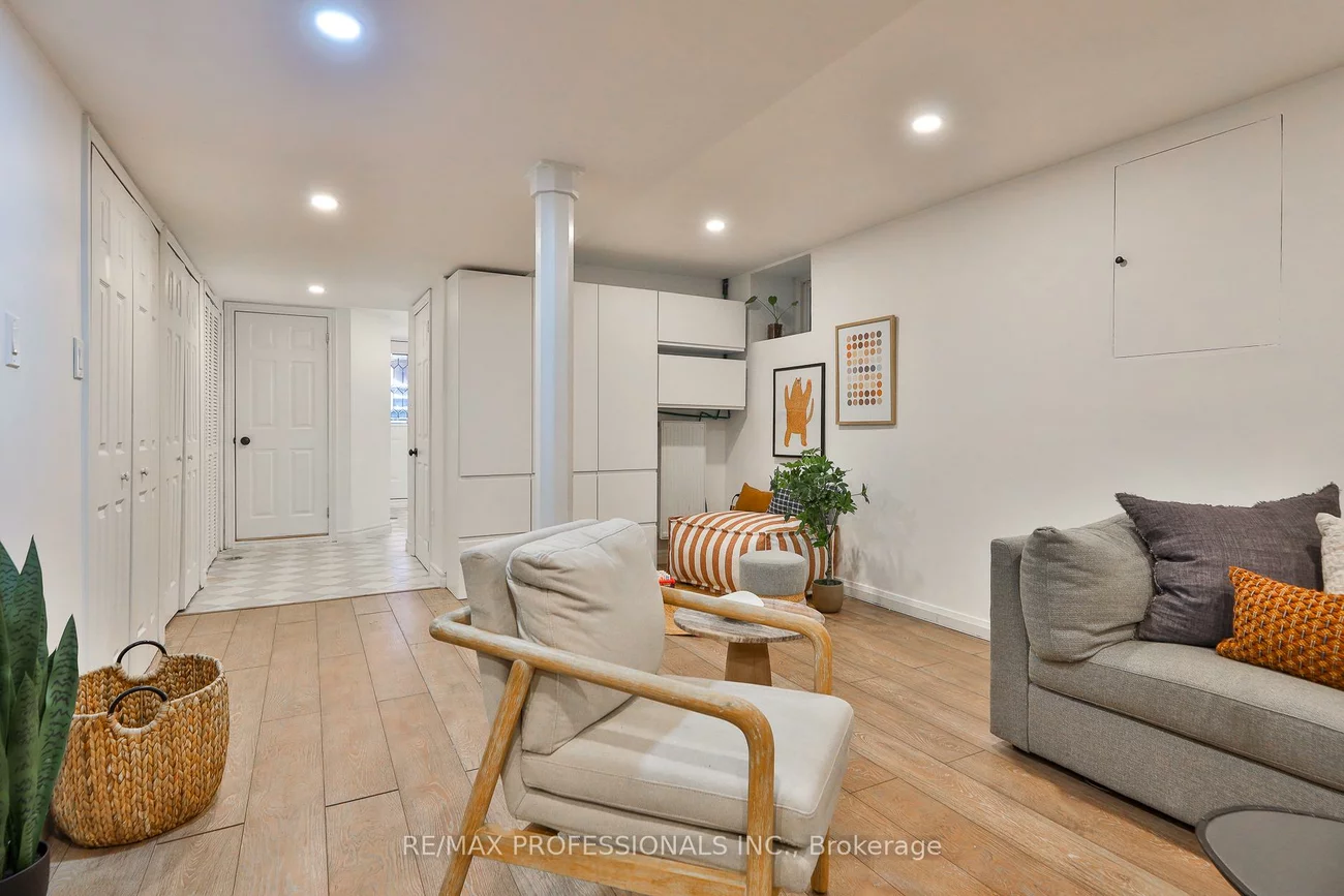 18, Constance, High Park-Swansea, Toronto