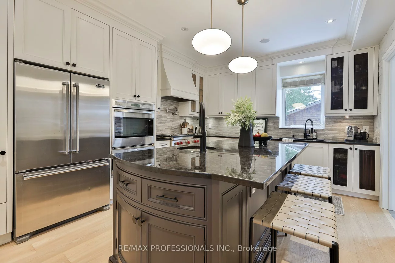 18, Constance, High Park-Swansea, Toronto