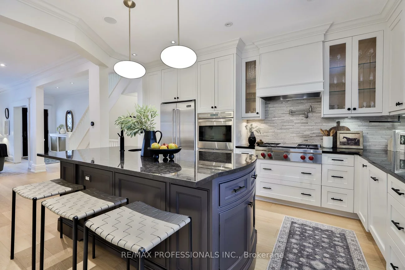 18, Constance, High Park-Swansea, Toronto