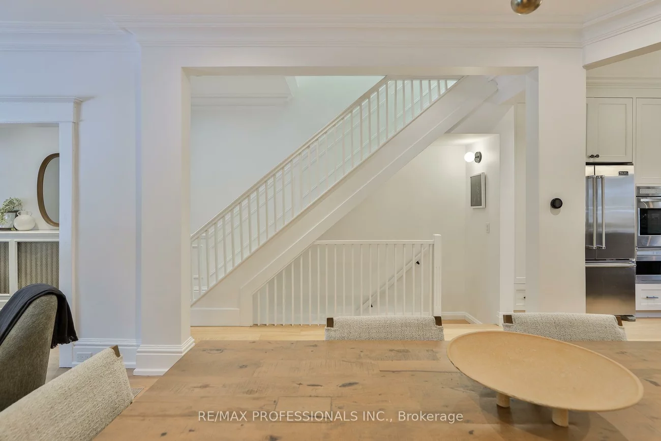 18, Constance, High Park-Swansea, Toronto