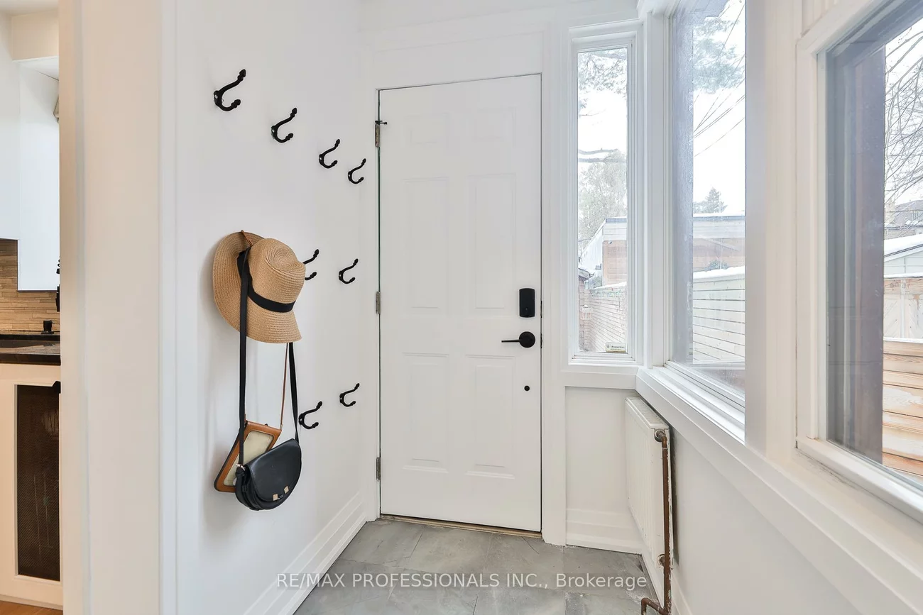 18, Constance, High Park-Swansea, Toronto