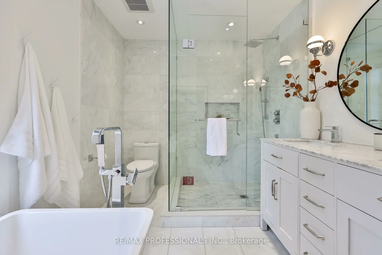 18, Constance, High Park-Swansea, Toronto