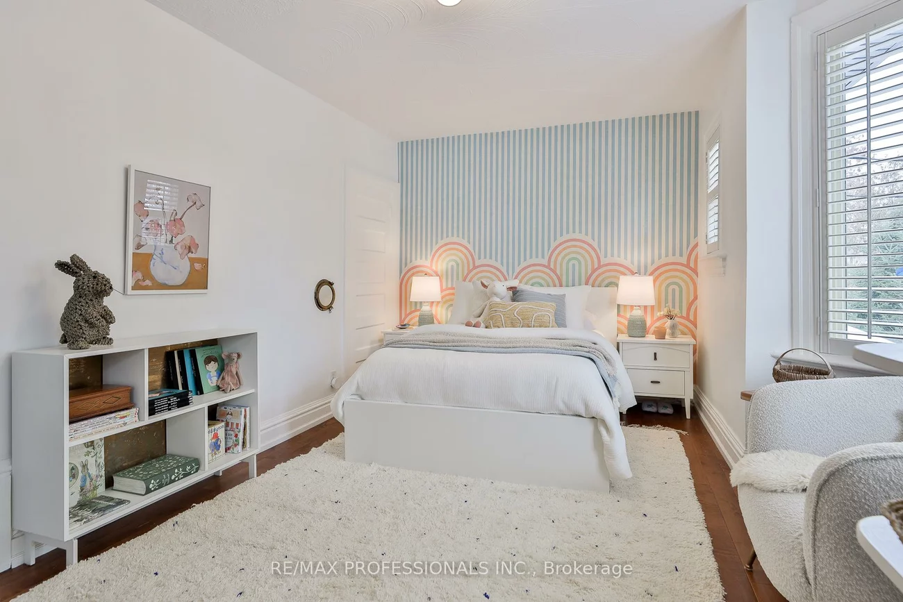 18, Constance, High Park-Swansea, Toronto