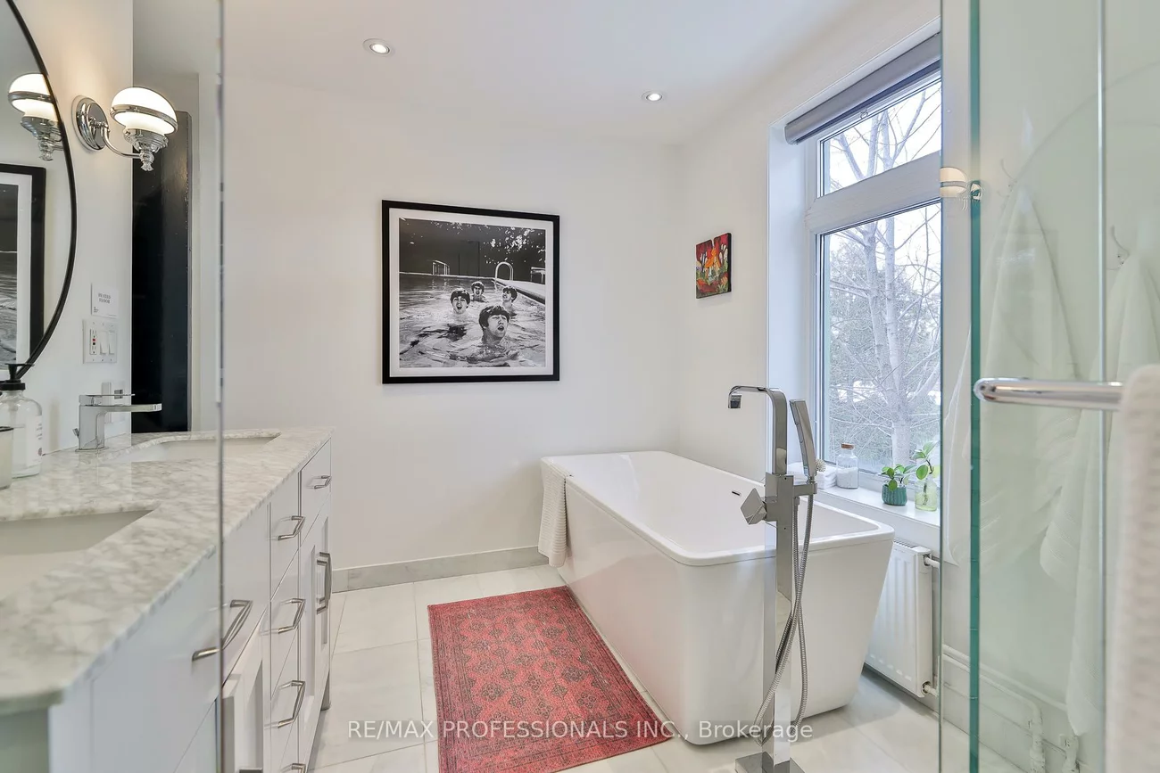 18, Constance, High Park-Swansea, Toronto