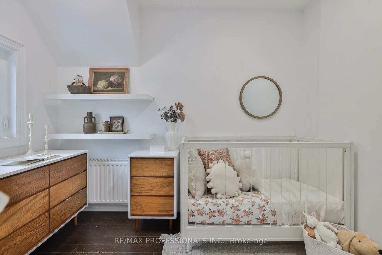 18, Constance, High Park-Swansea, Toronto