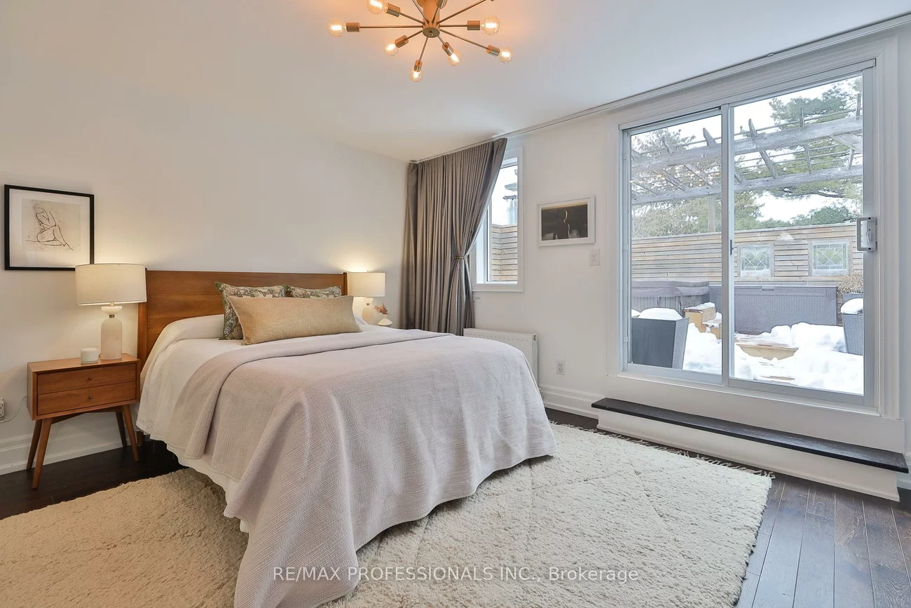 18, Constance, High Park-Swansea, Toronto