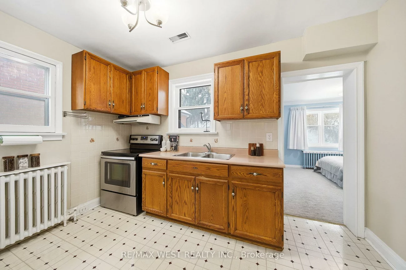 66, South Kingsway, High Park-Swansea, Toronto