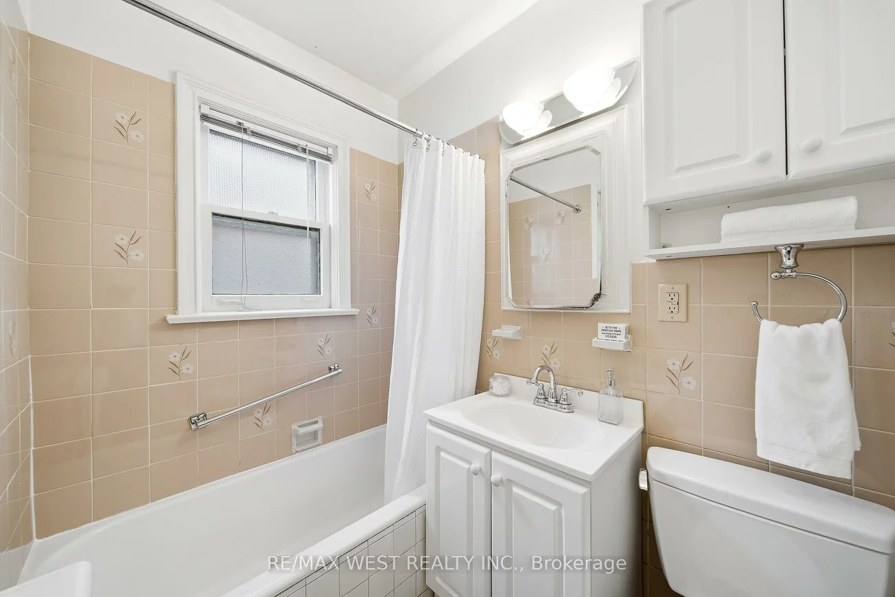 66, South Kingsway, High Park-Swansea, Toronto