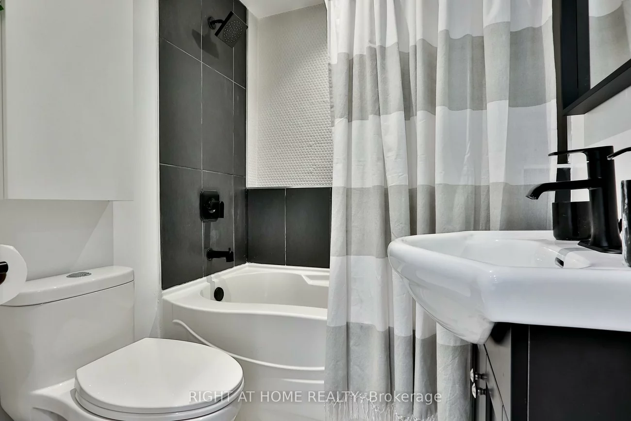 1365, Lansdowne, Corso Italia-Davenport, Toronto