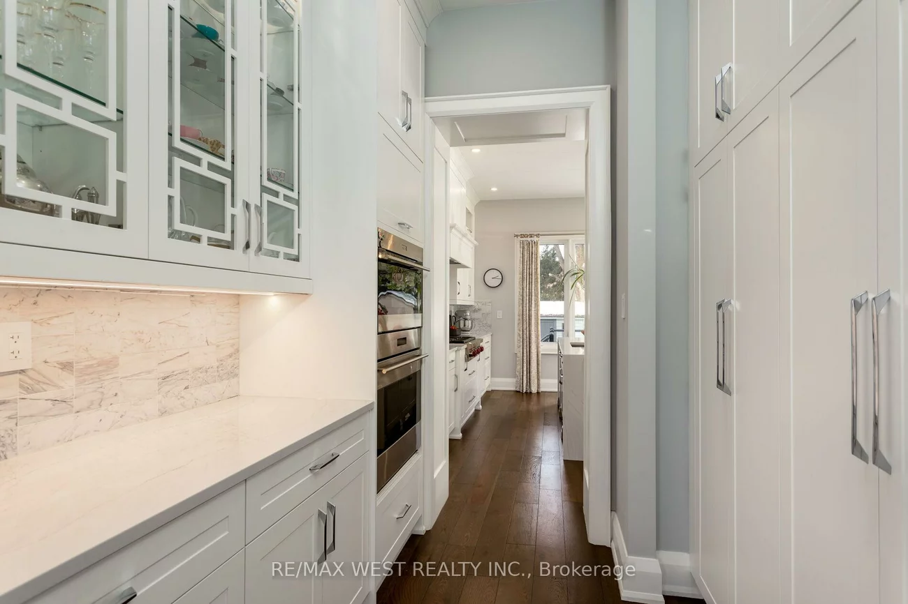 34, Government, Kingsway South, Toronto