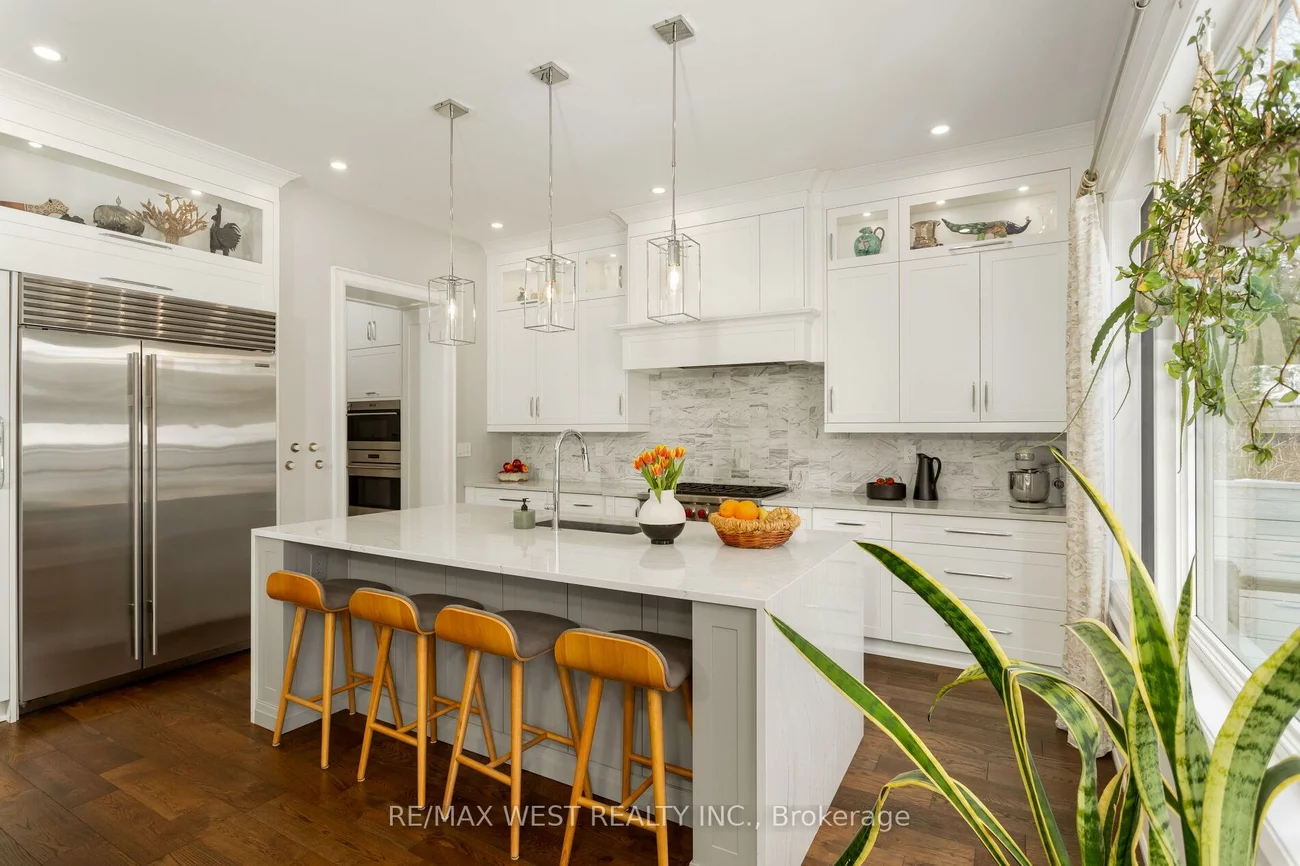 34, Government, Kingsway South, Toronto