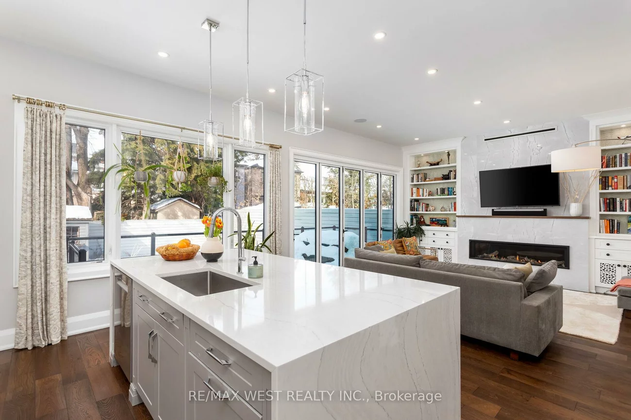 34, Government, Kingsway South, Toronto