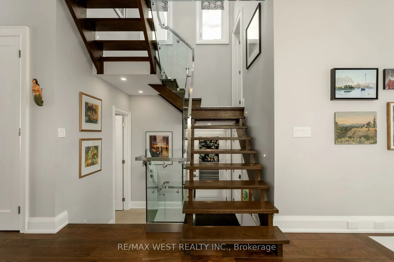 34, Government, Kingsway South, Toronto