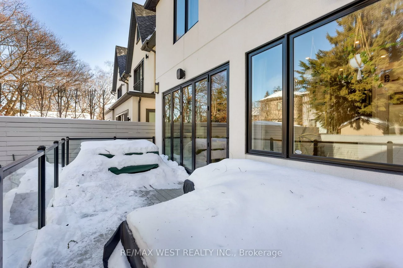 34, Government, Kingsway South, Toronto