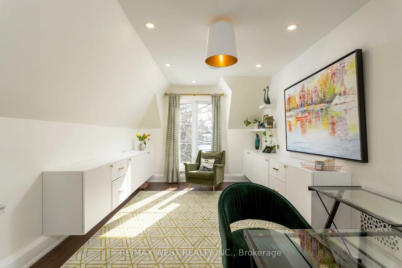 34, Government, Kingsway South, Toronto