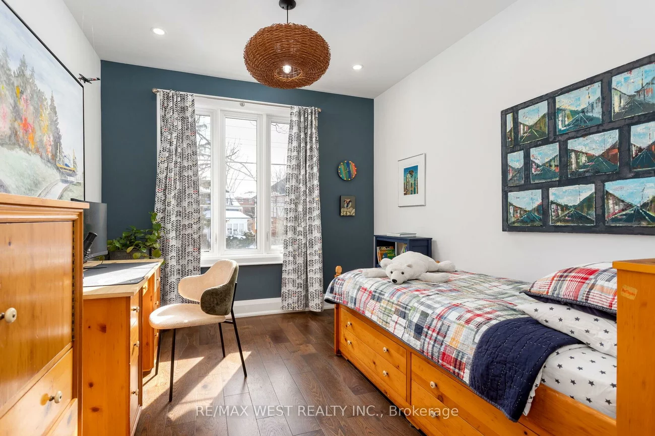 34, Government, Kingsway South, Toronto