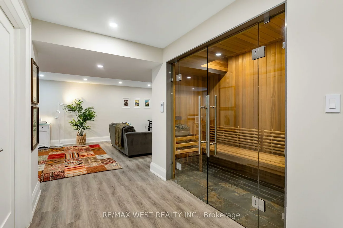 34, Government, Kingsway South, Toronto