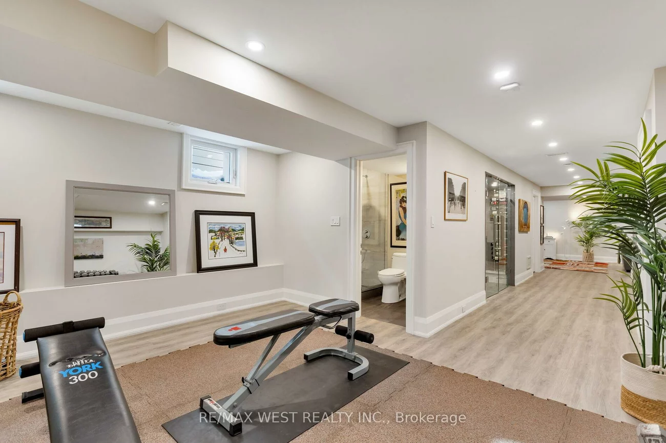 34, Government, Kingsway South, Toronto