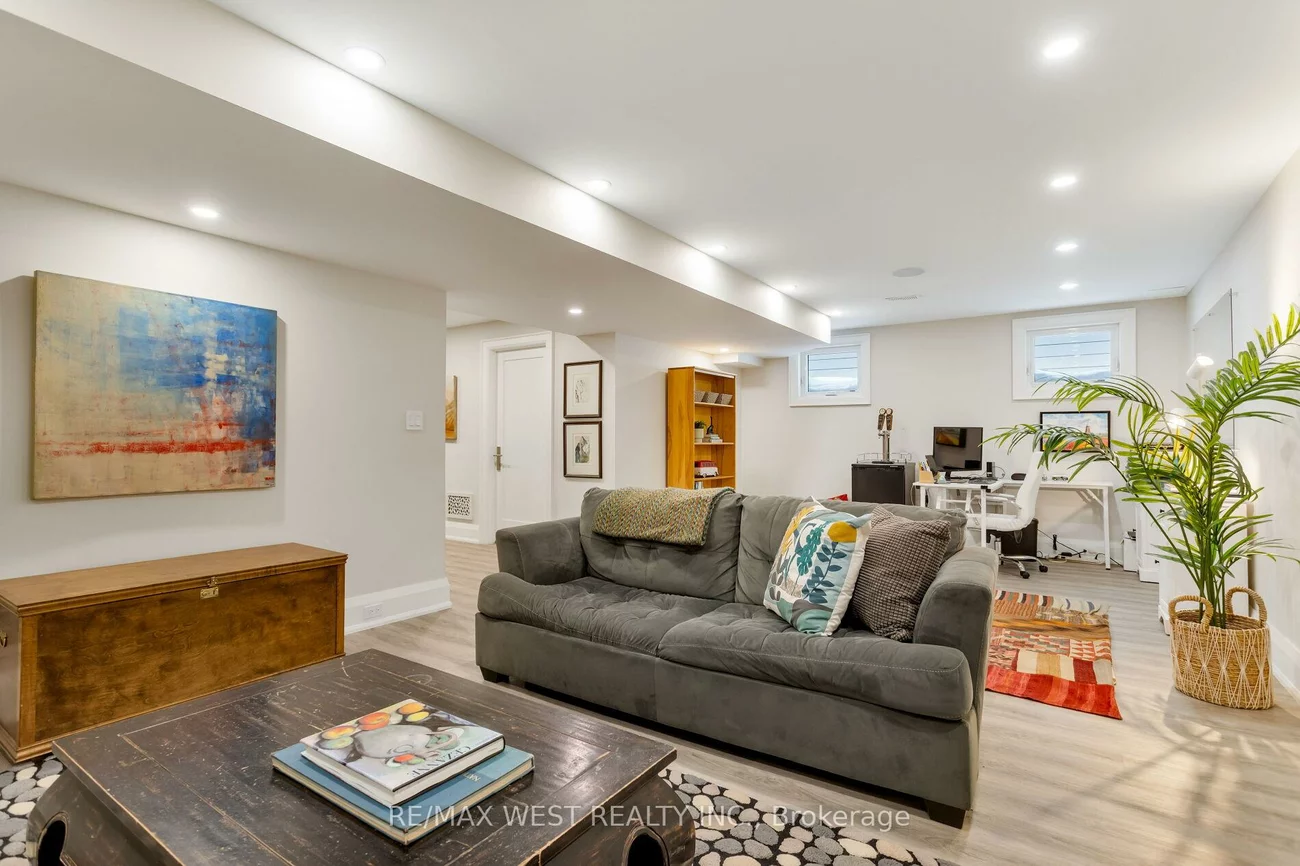 34, Government, Kingsway South, Toronto