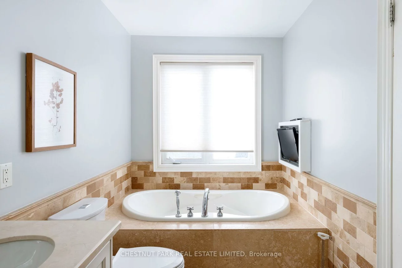 5, Tyre, Islington-City Centre West, Toronto