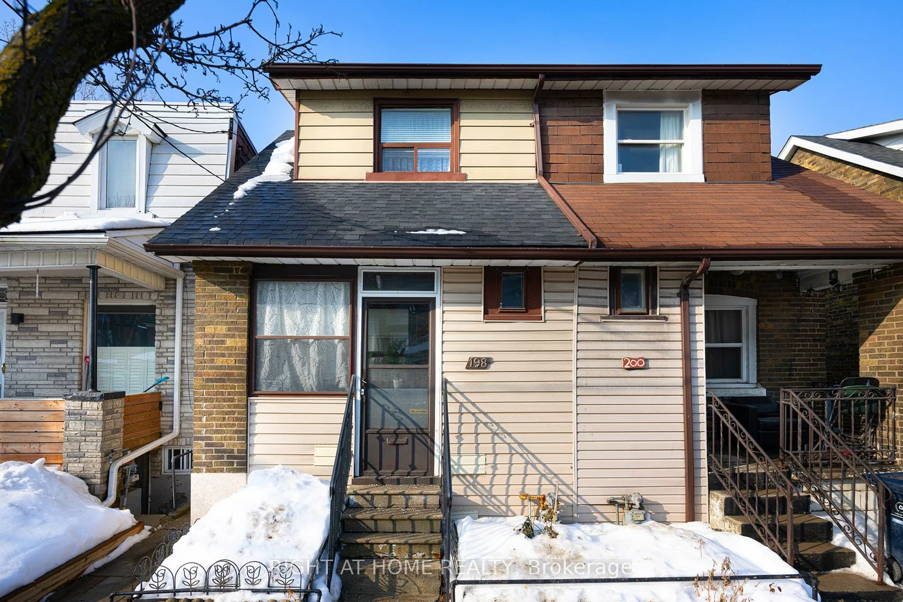 198, Lansdowne, Roncesvalles, Toronto