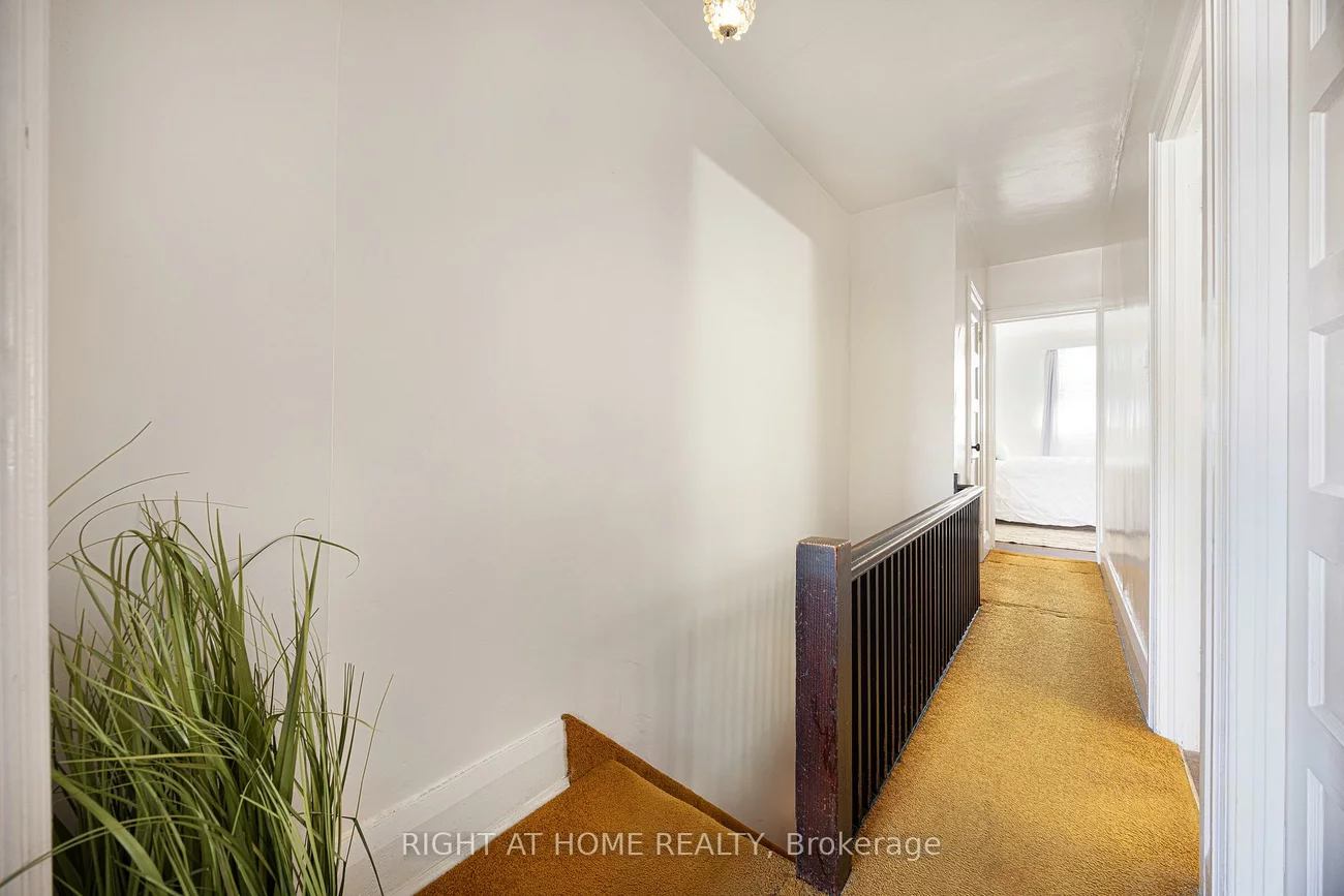 198, Lansdowne, Roncesvalles, Toronto