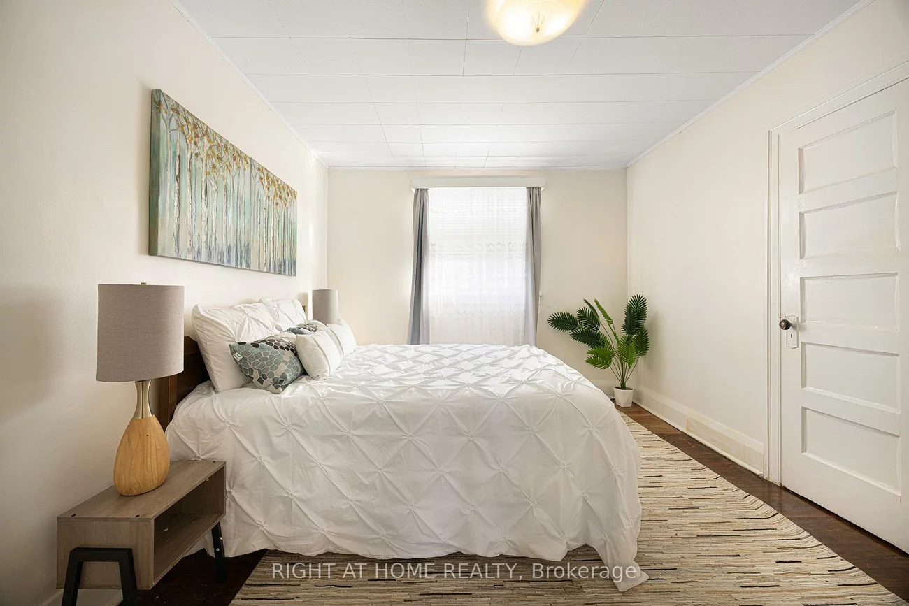 198, Lansdowne, Roncesvalles, Toronto