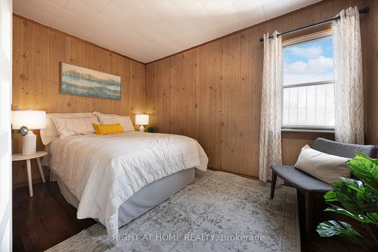 198, Lansdowne, Roncesvalles, Toronto