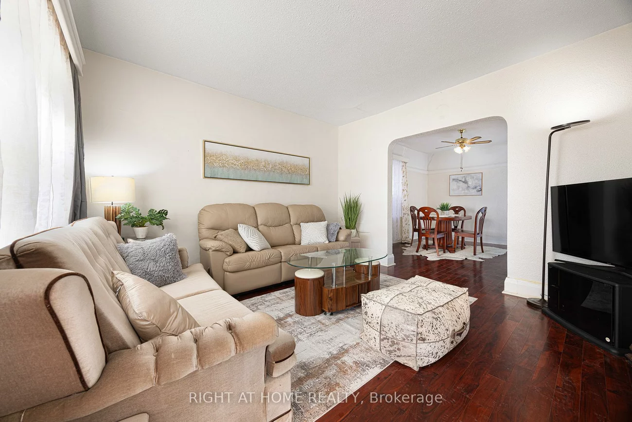 198, Lansdowne, Roncesvalles, Toronto