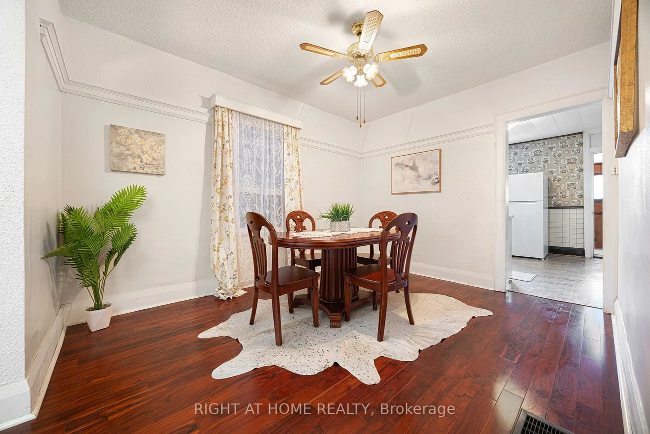 198, Lansdowne, Roncesvalles, Toronto