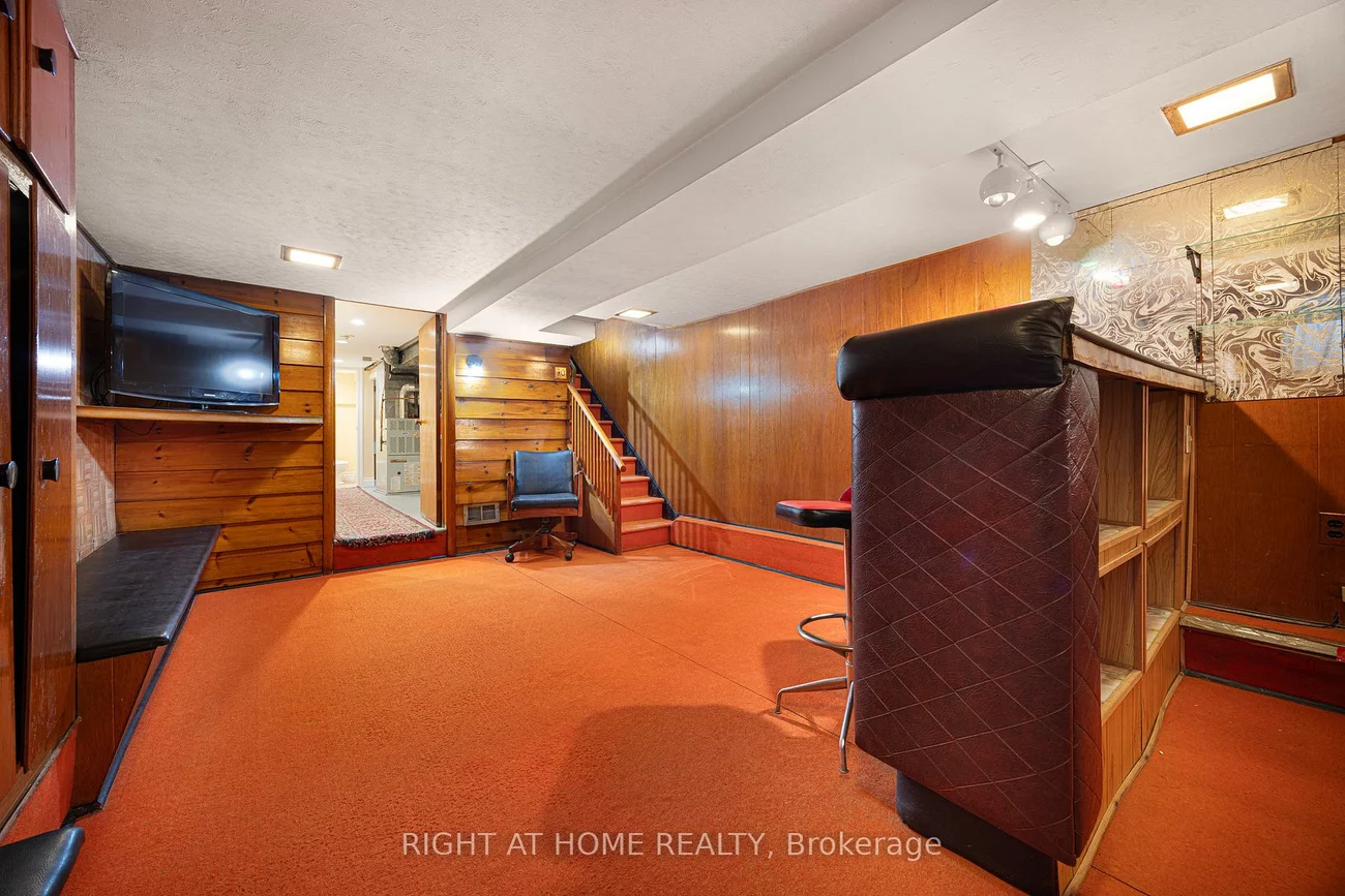 198, Lansdowne, Roncesvalles, Toronto