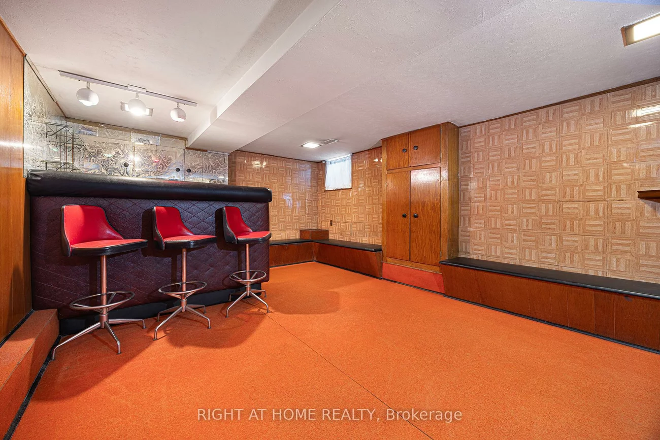 198, Lansdowne, Roncesvalles, Toronto