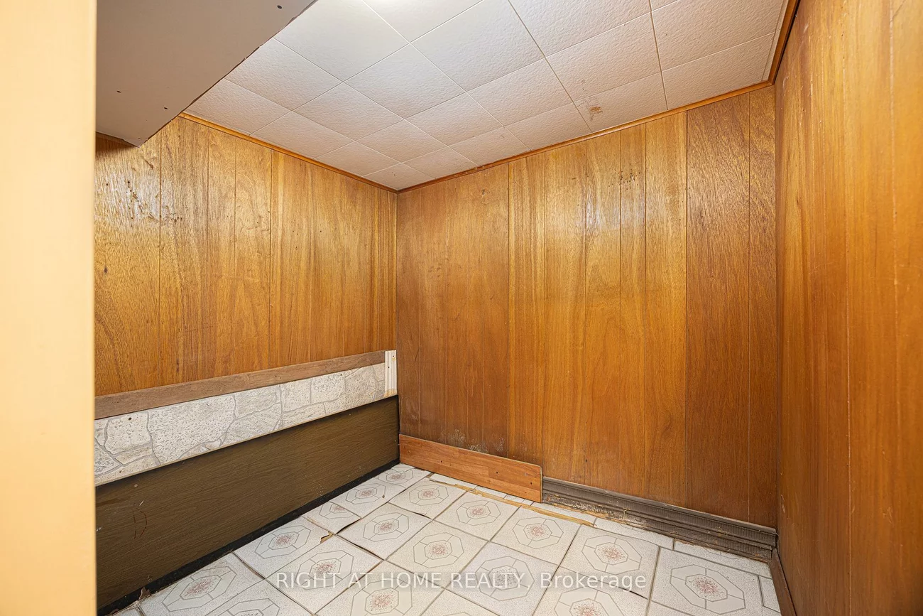 198, Lansdowne, Roncesvalles, Toronto