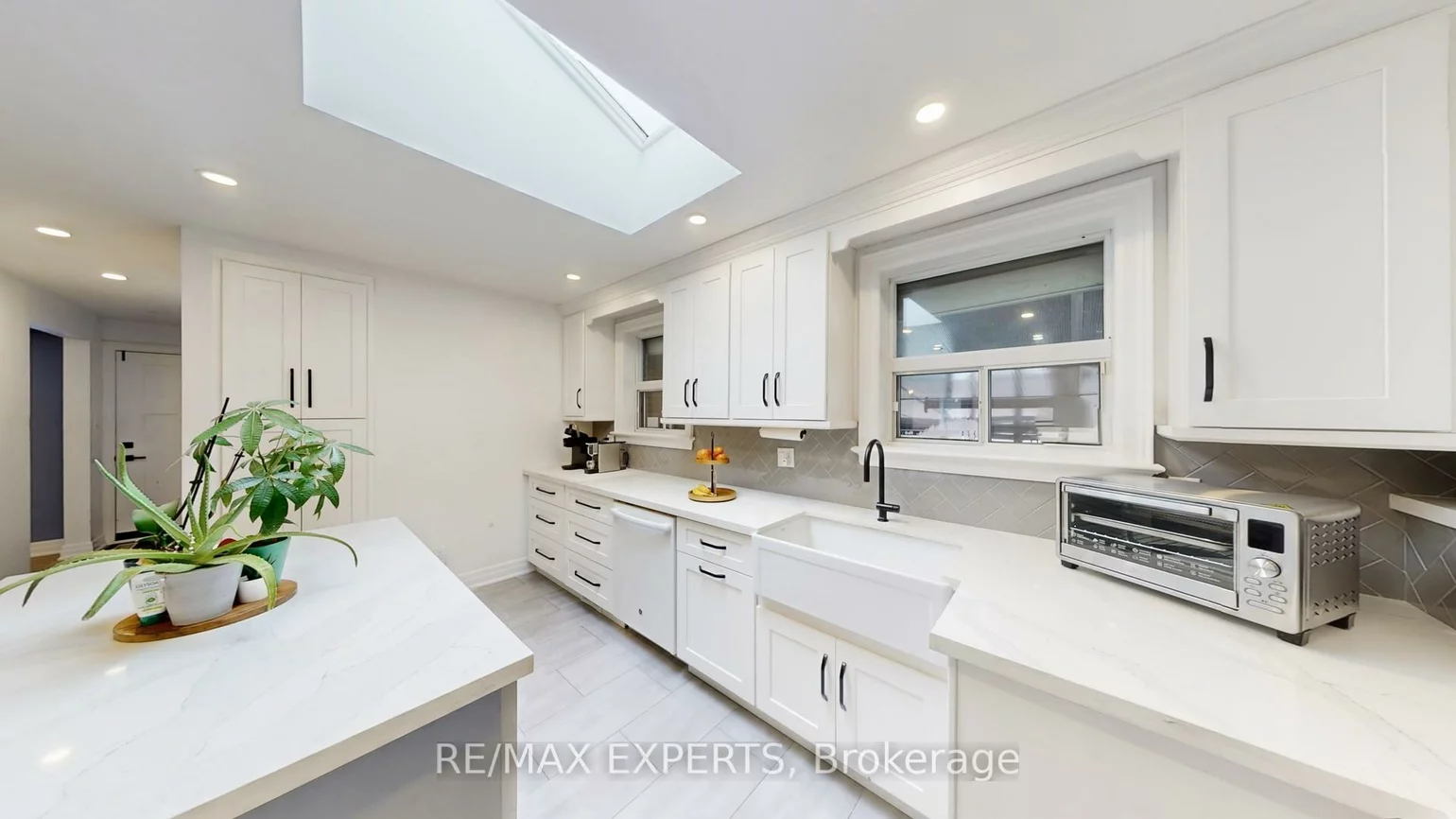 327, Jeffcoat, West Humber-Clairville, Toronto