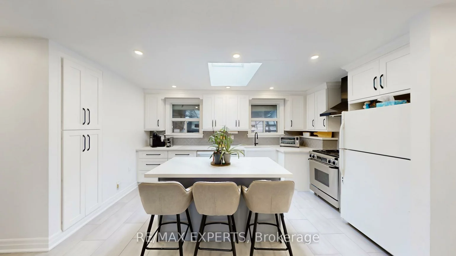 327, Jeffcoat, West Humber-Clairville, Toronto