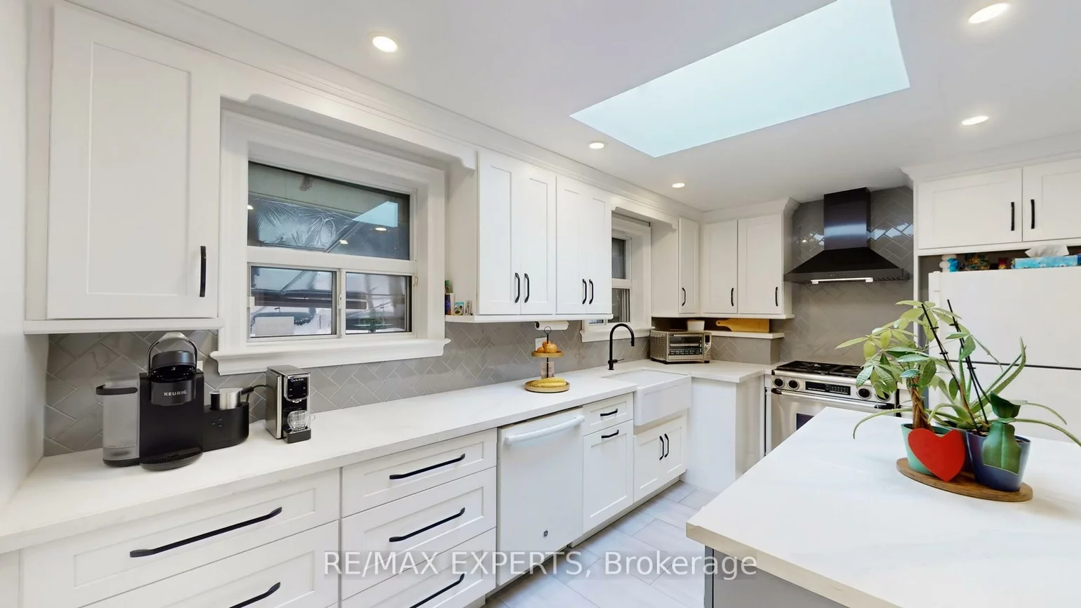 327, Jeffcoat, West Humber-Clairville, Toronto