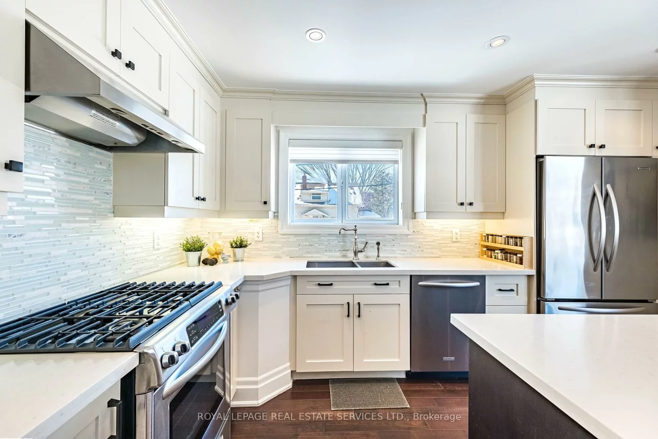 41, Ash, Long Branch, Toronto