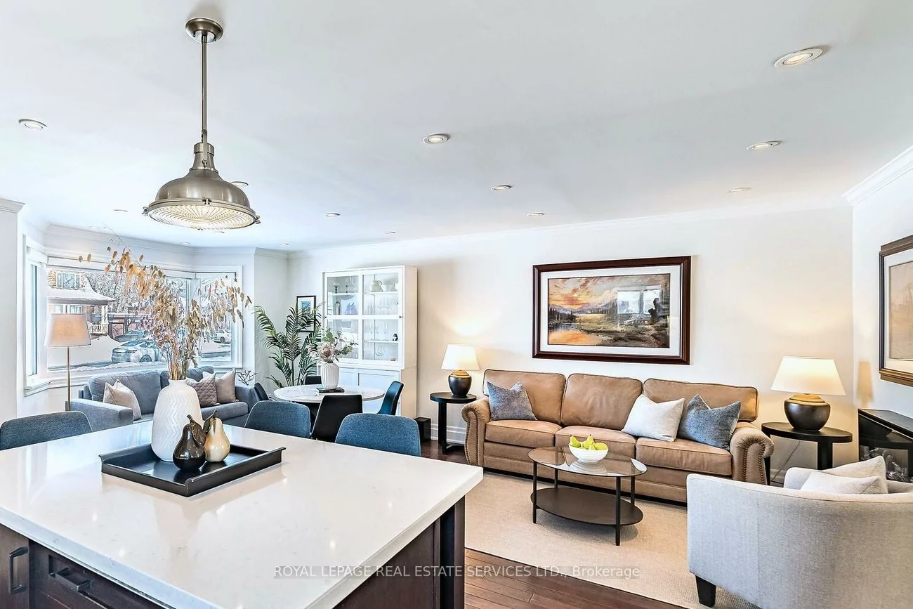 41, Ash, Long Branch, Toronto