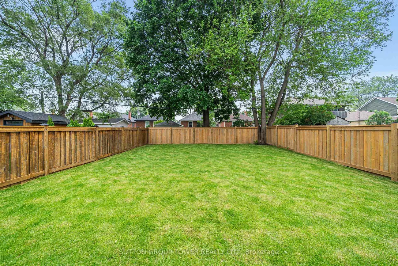 121, Edgecroft, Stonegate-Queensway, Toronto