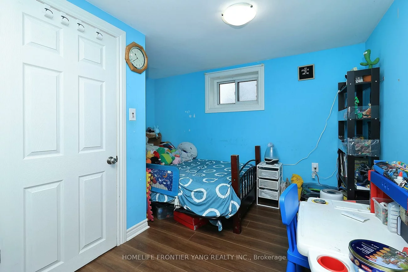 30, Silvercrest, Alderwood, Toronto