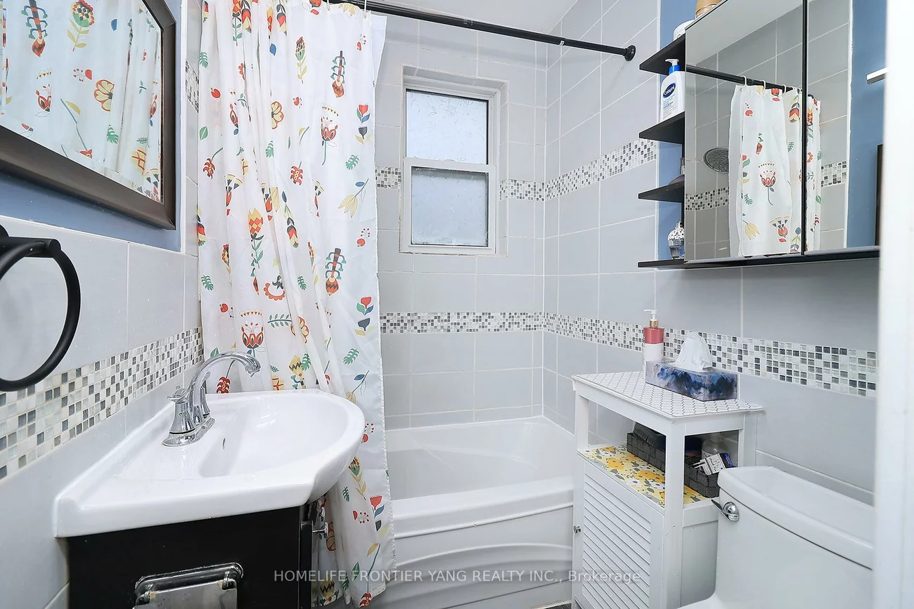 30, Silvercrest, Alderwood, Toronto