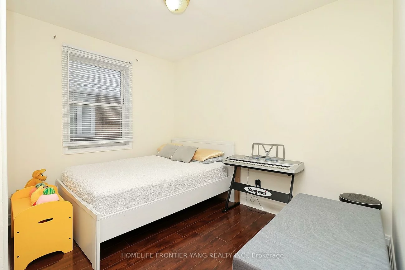 30, Silvercrest, Alderwood, Toronto