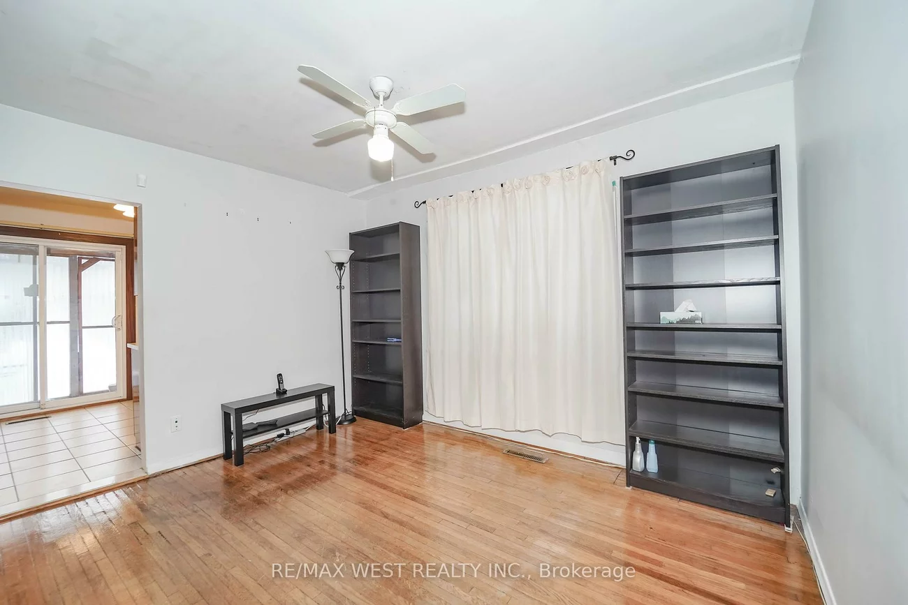 73, Chambers, Weston-Pellam Park, Toronto