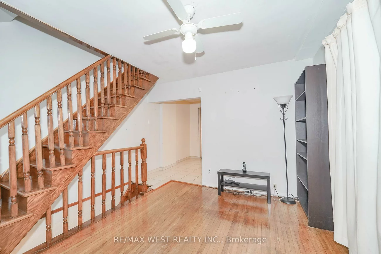 73, Chambers, Weston-Pellam Park, Toronto