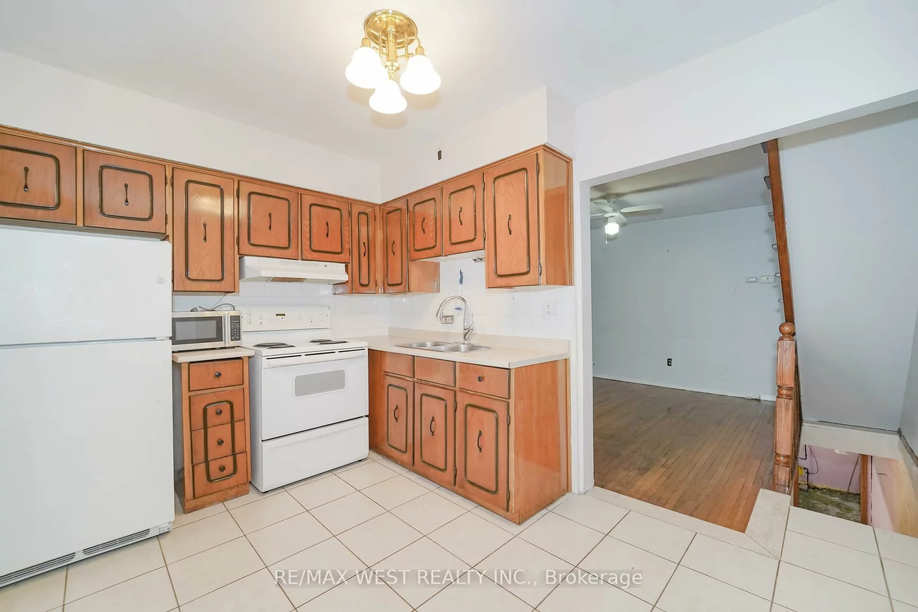 73, Chambers, Weston-Pellam Park, Toronto