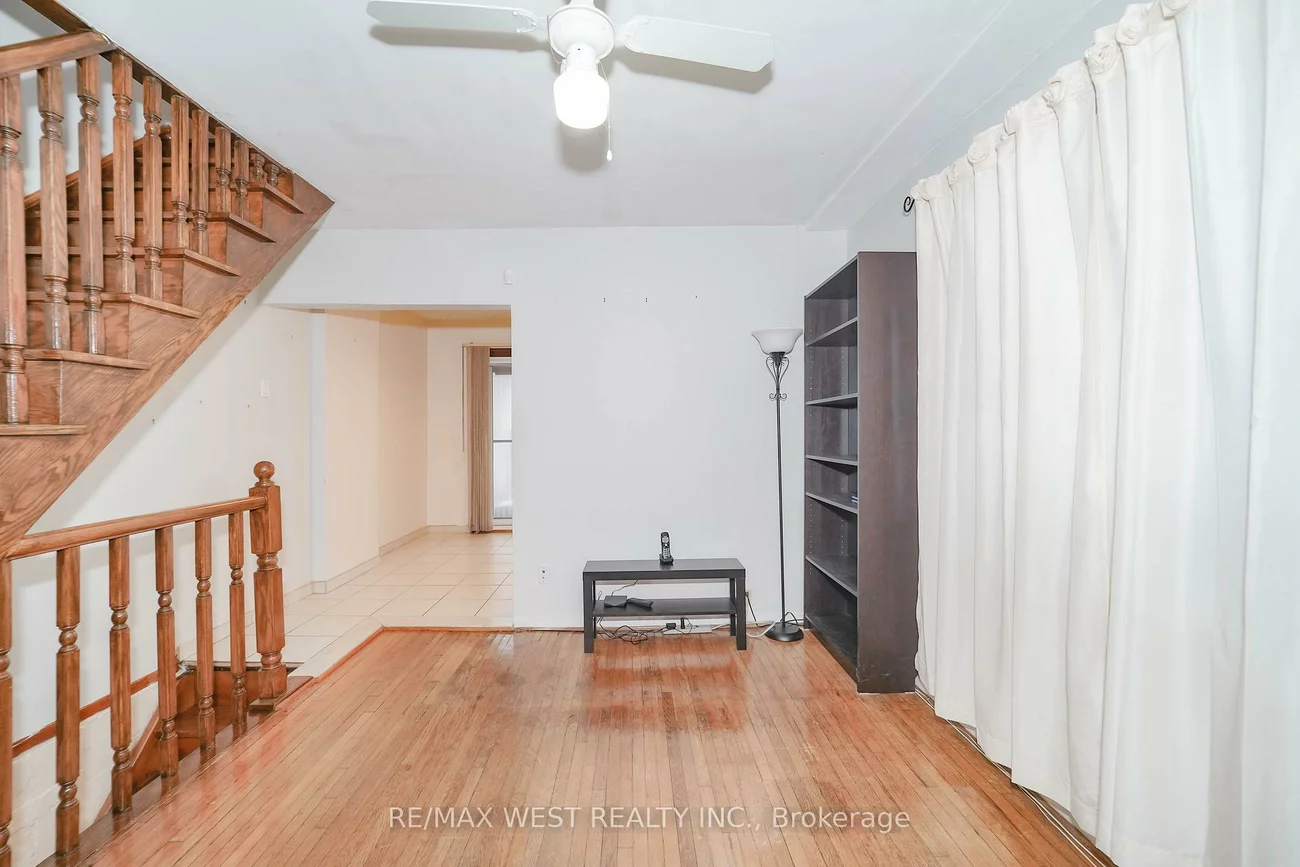 73, Chambers, Weston-Pellam Park, Toronto