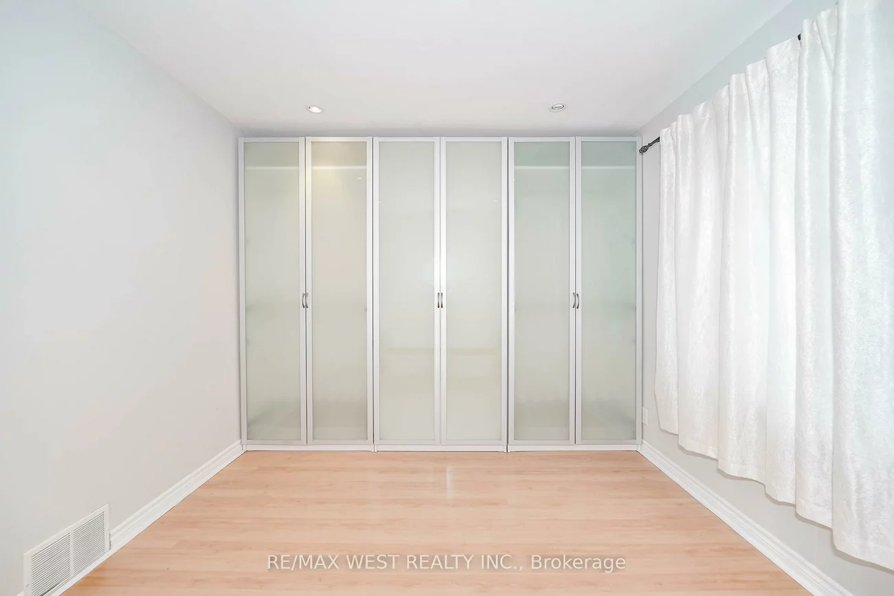 73, Chambers, Weston-Pellam Park, Toronto