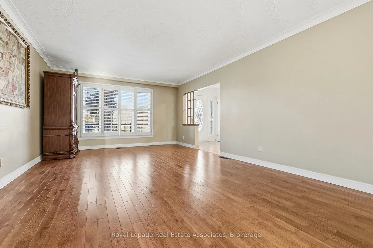 117, Harding, Brookhaven-Amesbury, Toronto