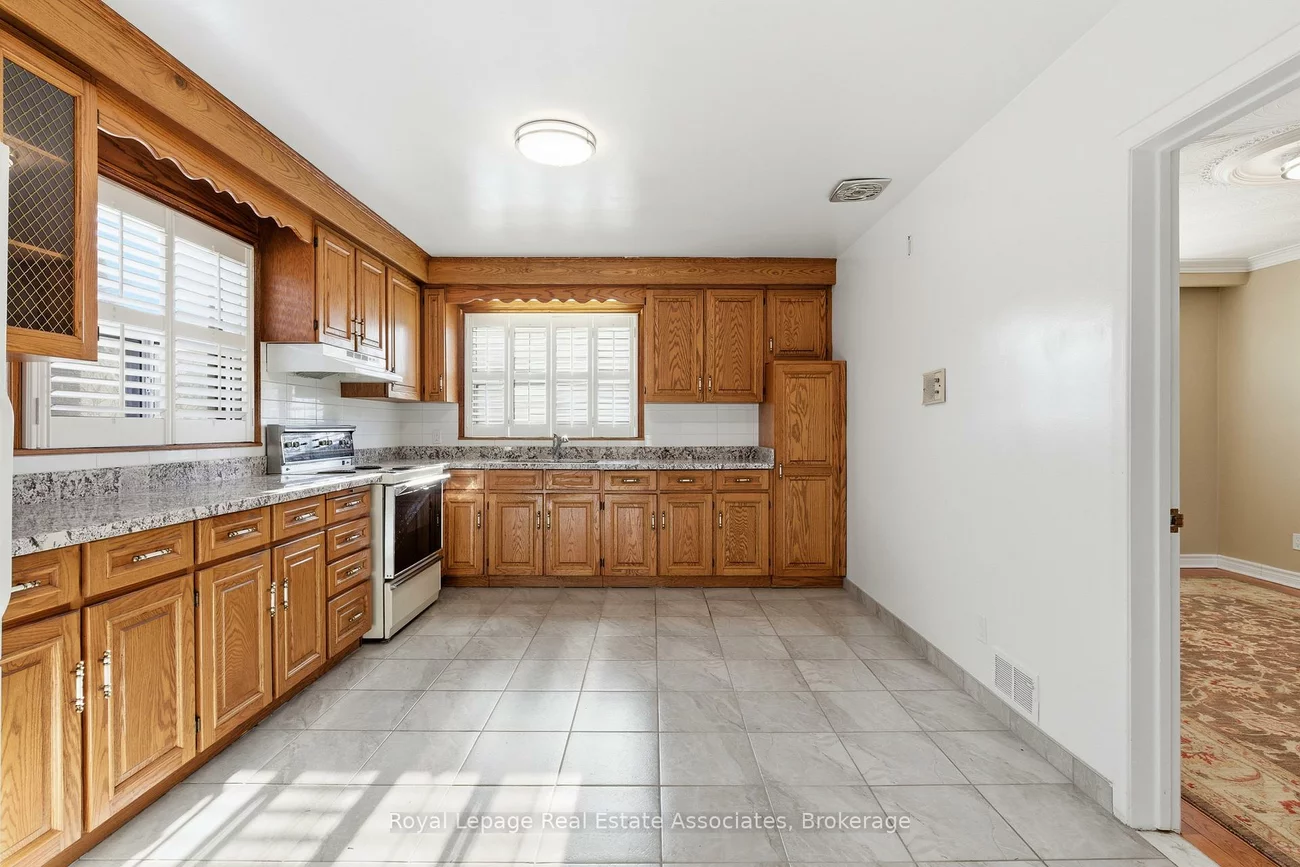 117, Harding, Brookhaven-Amesbury, Toronto